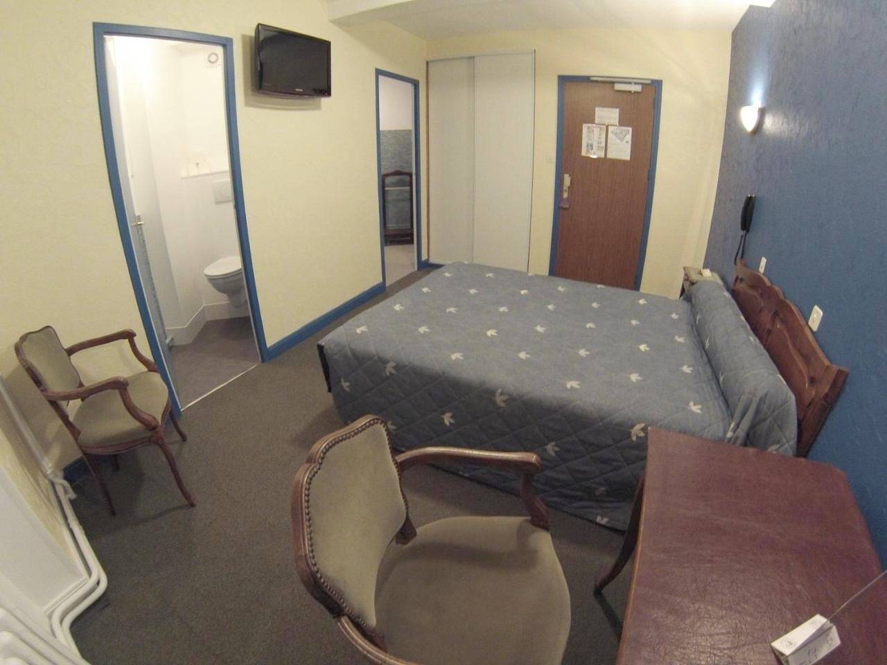 Double Room in Besse-et-Saint-Anastaise, Parc naturel régional des Volcans d'Auvergne