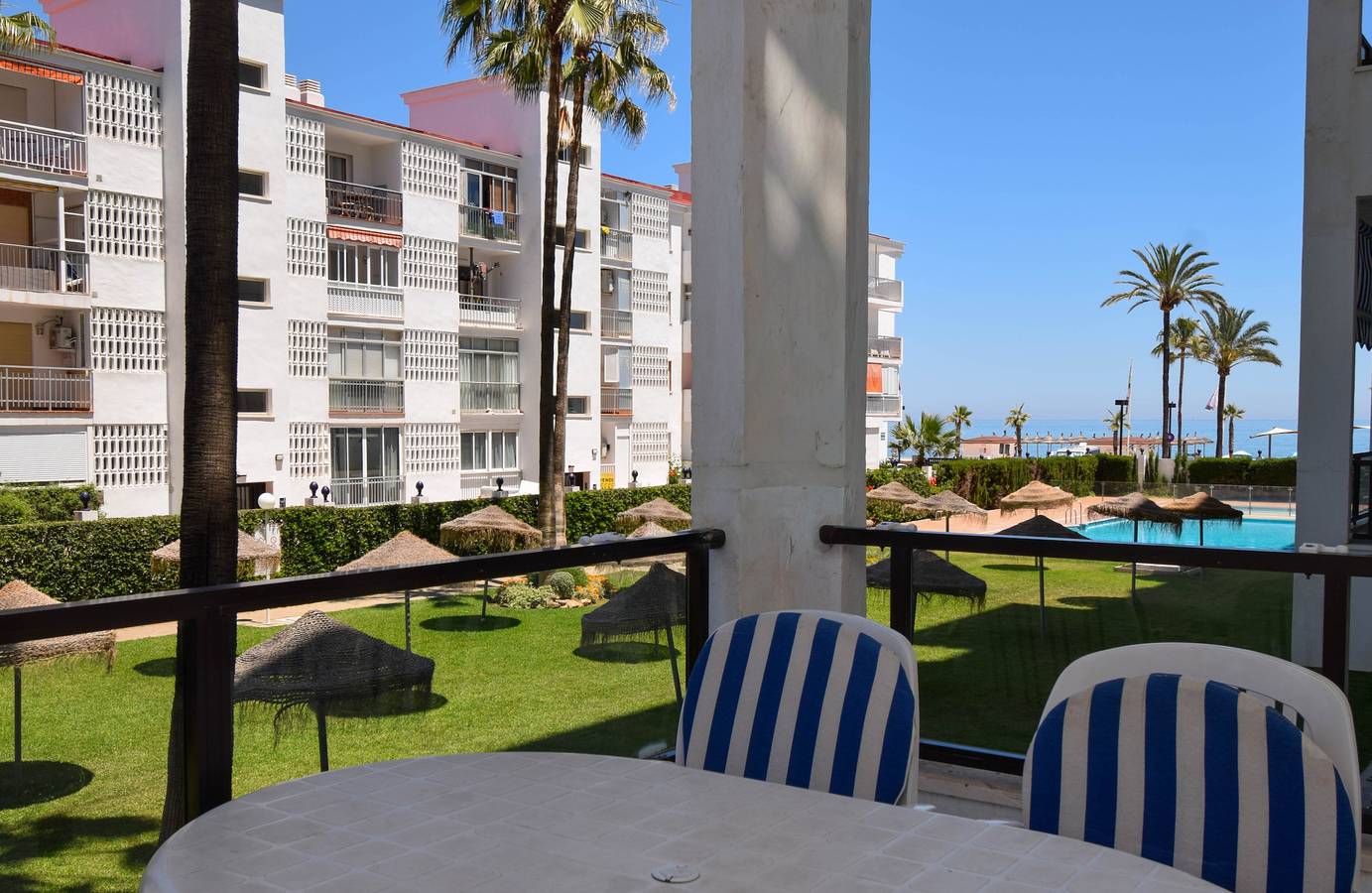 Entire apartment, Apartment in beachfront complex with garden and pool views in Los Boliches, Fuengirola