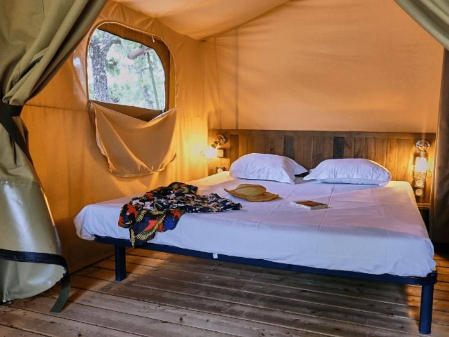 Camping Domaine des Chênes Blancs Pausado - Bungalow 5 persons - Cosy Lodge (No Sanitary Facilities) in Saint-Saturnin-lès-Apt, Parc naturel régional du Luberon