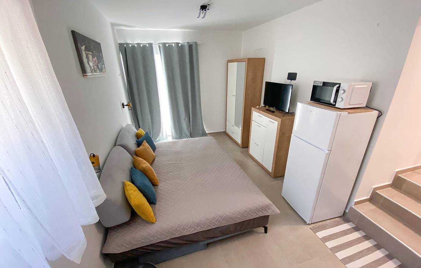 Ganze Ferienwohnung, Apartment an der Küste mit Meerblick, Terrasse und guter Anbindung an Karlobag in Karlobag, Naturpark Velebit