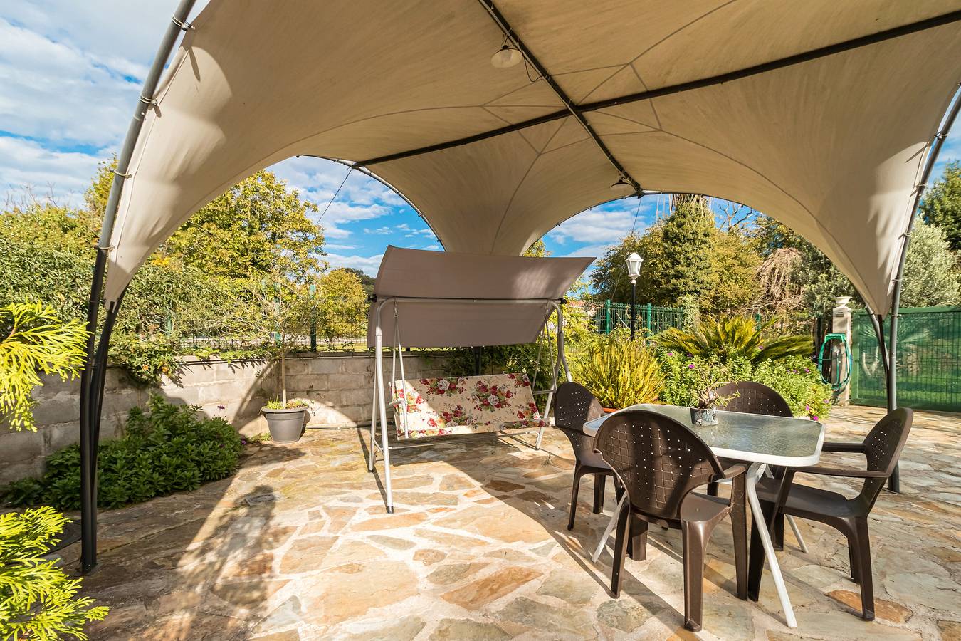 Country House 'El Capricho De Rosmary' with Mountain Views and Private Garden in Villaescusa, Cantabrian Coast