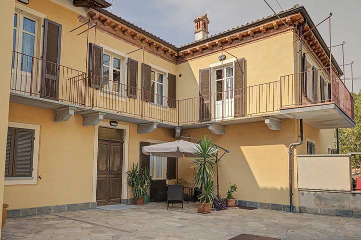 Hel lejlighed, Apartment 'Alloggio 3' with Mountain View, Shared Garden and Wi-Fi in Novello, Langhe
