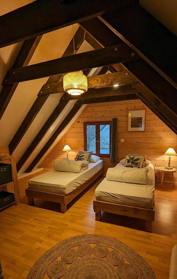 Parc de vacances pour 6 personnes, avec jardin et bassin pour enfant ainsi que vue et piscine, adapté aux familles en Dordogne - 4