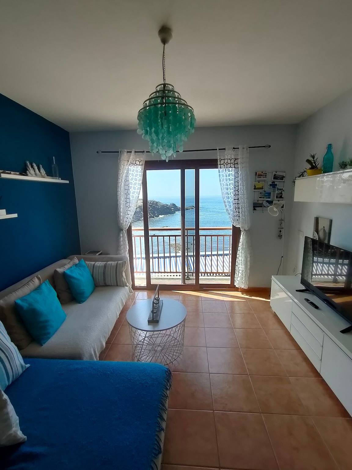 Appartement entier, Appartement de charme Abuelo Miguel sur la plage avec terrasse sur le toit, vue sur l'océan et Wi-Fi in El Cotillo, La Oliva