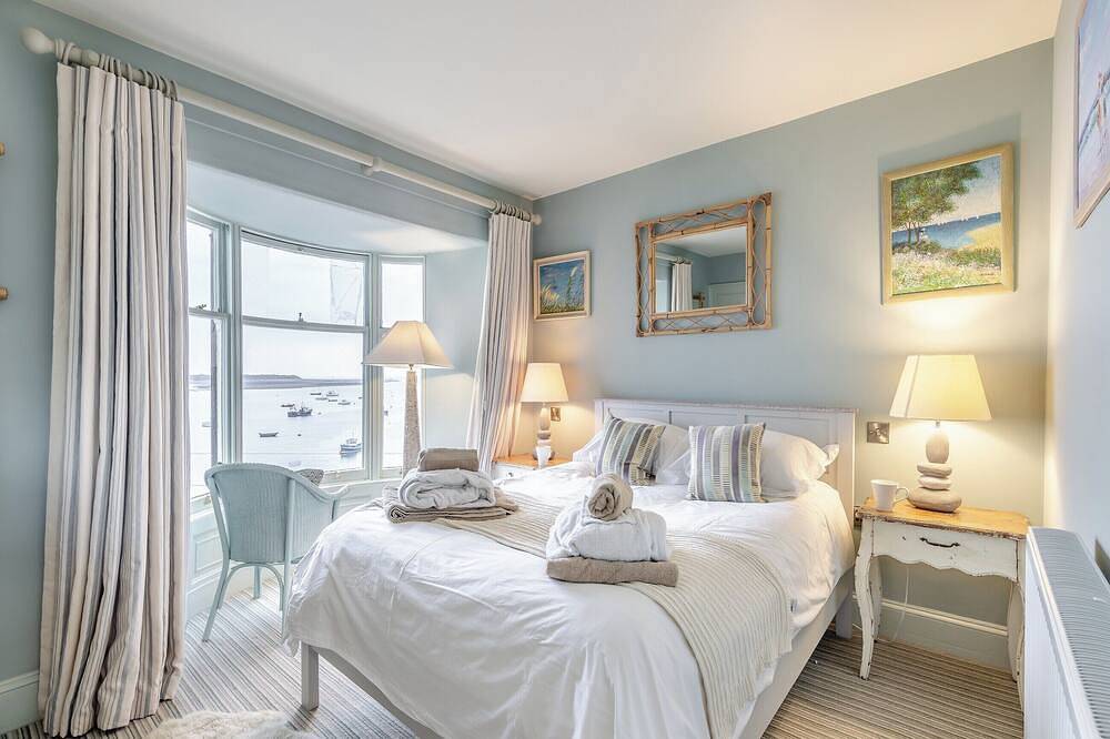 6 bedroom accommodation in Aberdovey, near Machynllleth in Aberdyfi, Aberdovey