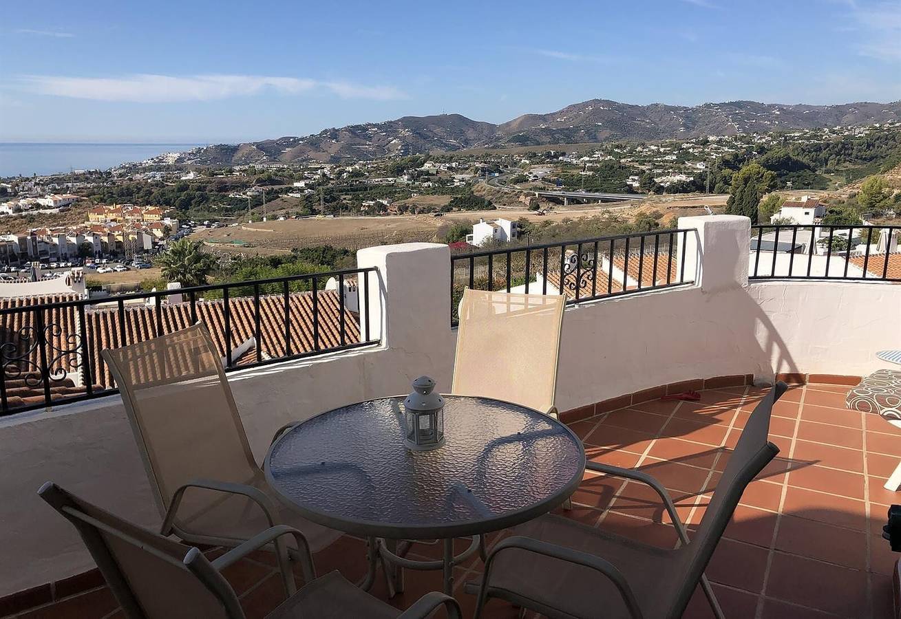 Entire apartment, Apartment "San Juan de Capistrano Sea View" with Sea View, Pool, A/C & Wi-Fi in Nerja, Costa del Sol