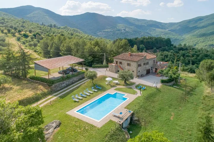 Chalet para 16 personas, con jardín además de vistas y piscina - 1