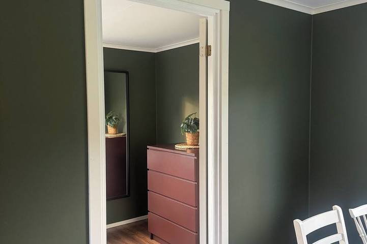 Live in a scenic location, close to hiking trails or cozy cafés in Skövde, Västergötland