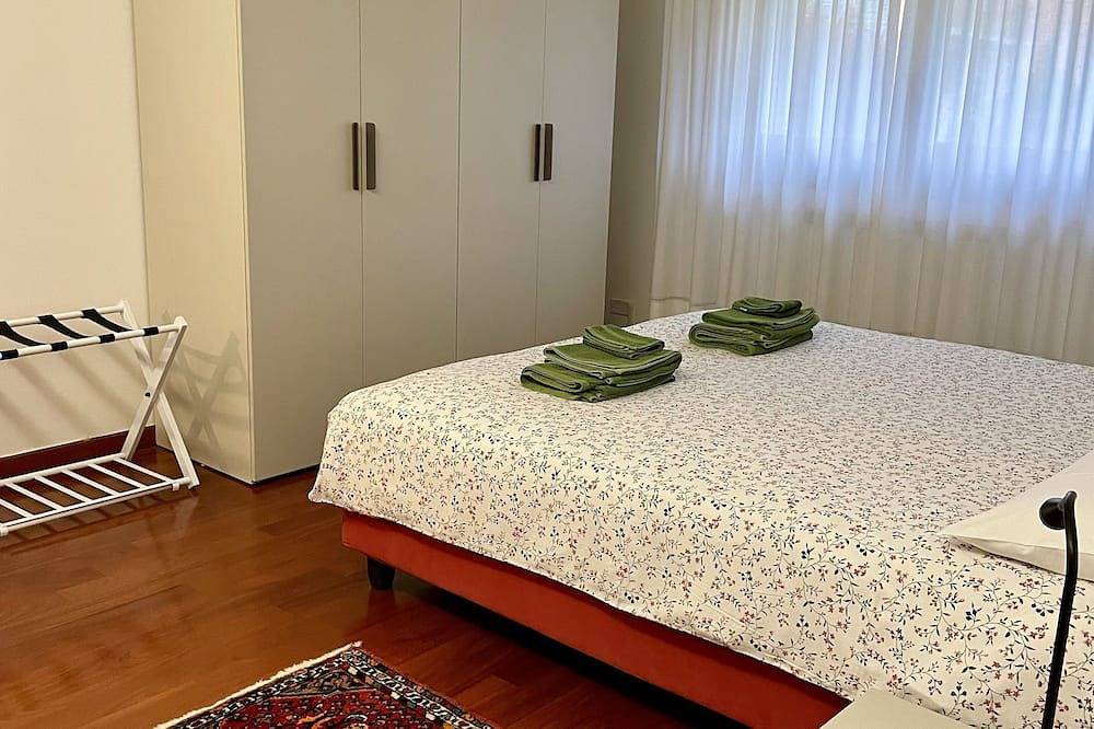 Entire apartment, Elegant apartment with garden and parking spot, close to Airport and Venice in Venice, Venice Province