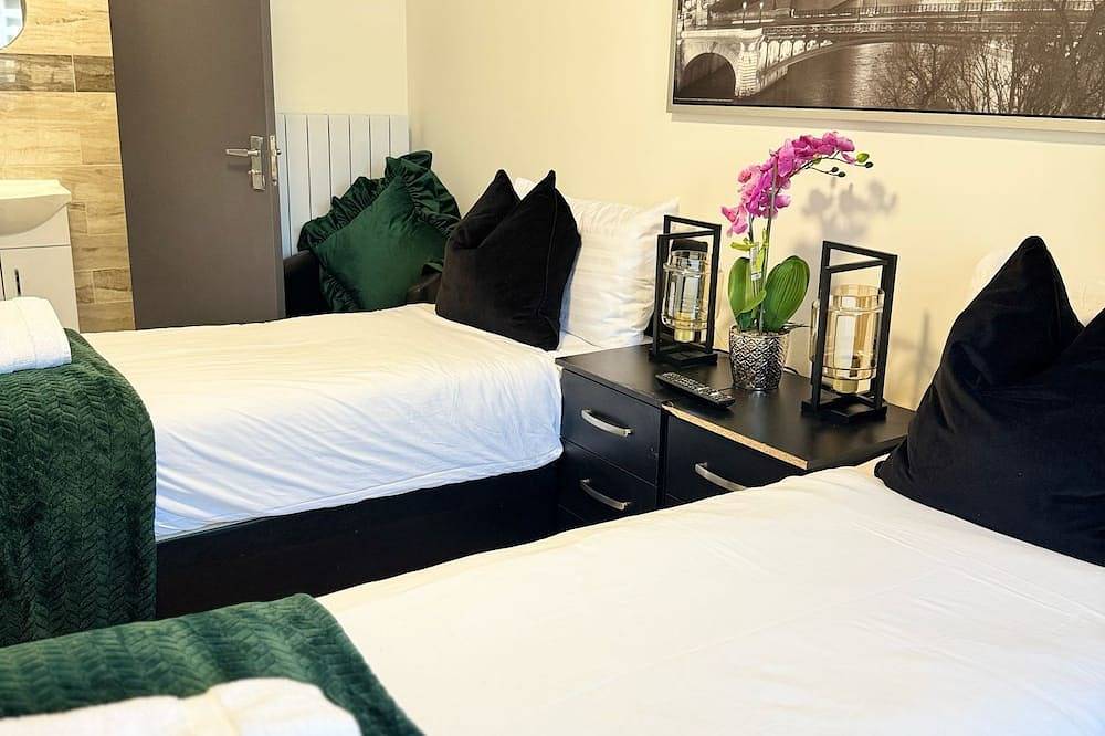 Ensuite Deluxe Room with Shower in London, South East England