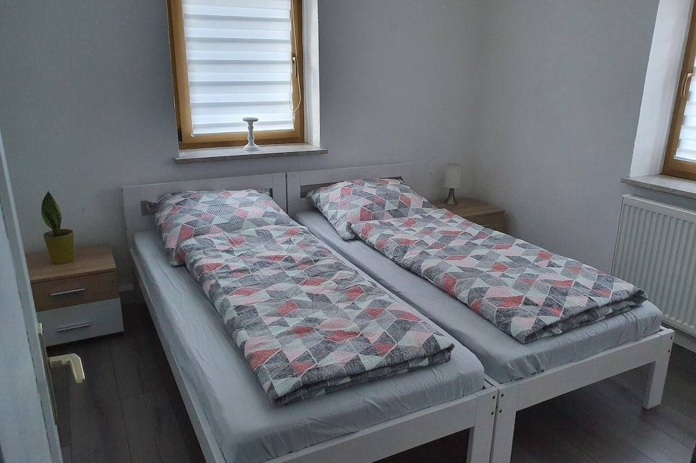 Ganze Wohnung, Modern eingerichtetete Erdgeschoss-Wohnung (60qm) mit Wlan und Gartenmitbenutzung in Geroldsgrün, Landkreis Hof