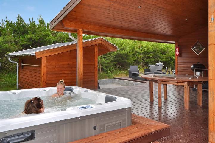 Ferienhaus für 10 Personen, mit Terrasse und Sauna sowie Whirlpool