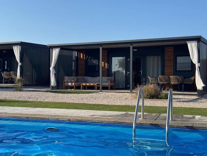 Camping pour 5 personnes, avec vue ainsi que piscine et terrasse à Pirovac