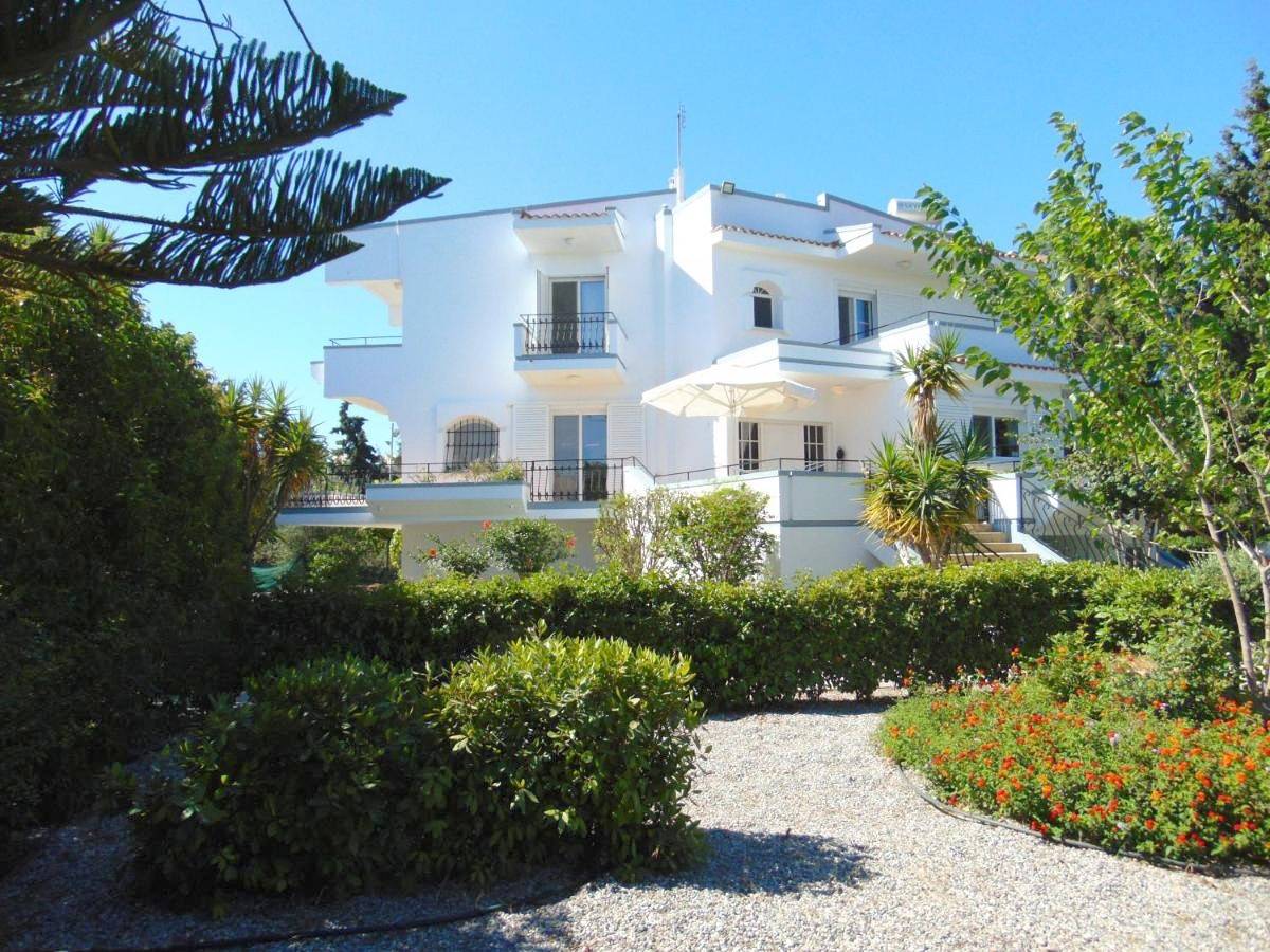 Four-Bedroom Villa with Private Pool in Faliraki Beach, Faliraki