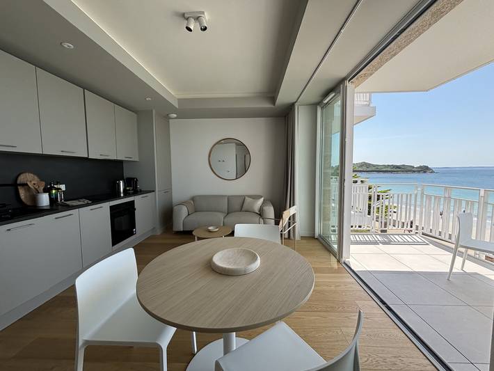 Appartement de vacances pour 2 personnes, avec vue et vue sur l’océan ainsi que jardin et piscine