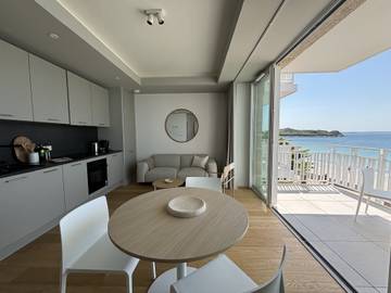 Gîte pour 2 personnes, avec vue sur l’océan et jardin ainsi que vue et piscine dans Plage Tresmeur