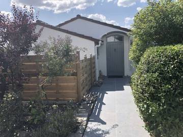 Gîte pour 4 personnes, avec jardin ainsi que terrasse et piscine dans Adinkerke