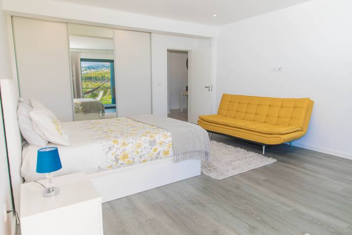 House - sleeps 3, free parking, garden & jacuzzi in Estreito da Calheta, Madeira