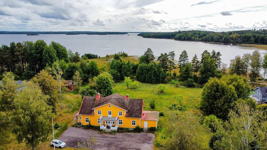 Ferienhaus für 12 Personen, mit Balkon und Terrasse sowie Garten und Sauna in Lessebo und Umgebung
