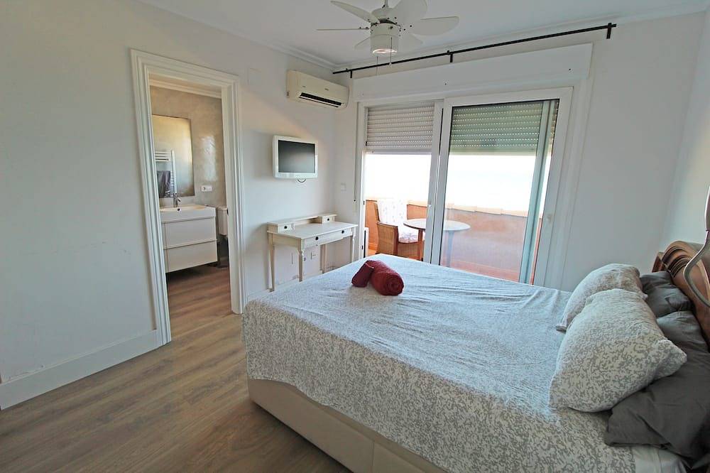 Entire apartment, Luxury duplex penthouse facing the sea. 1st line beach in Playa Carrer La Mar, el Campello
