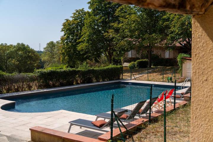 Location de vacances pour 8 personnes, avec Terrasse et Piscine à Pin-Balma
