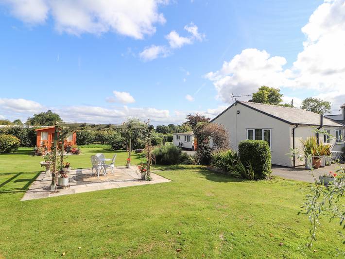 Bungalow for 4 people, with garden - 1