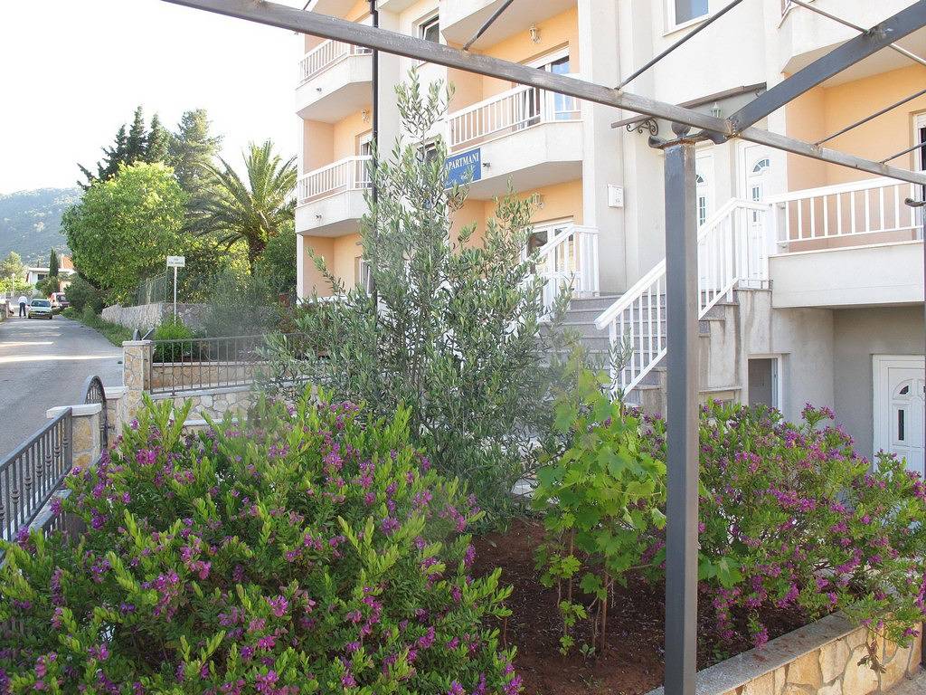 Apartamento entero, Apartment with balcony in Stari Grad, Hvar (isla)