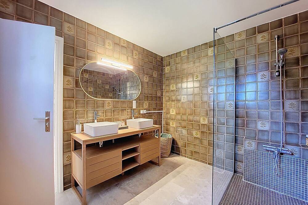 House with pool in the hills above Aramon in Aramon, Nimes region