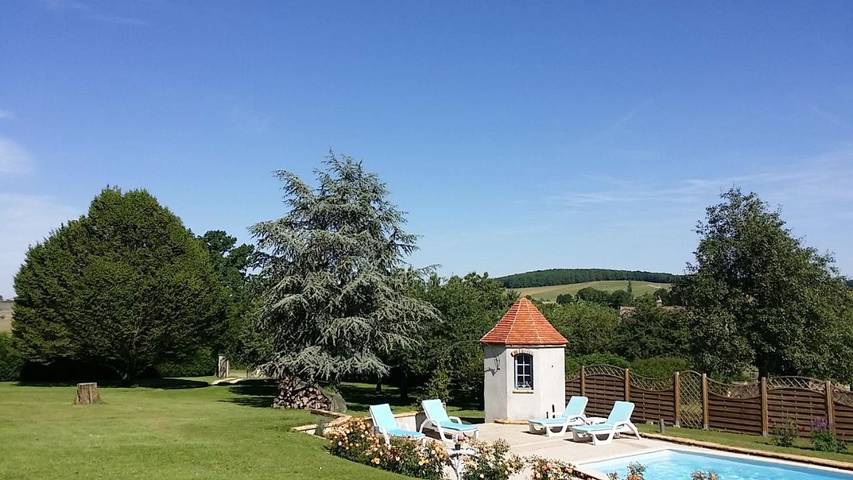 Gîte pour 6 personnes, avec Terrasse et Jardin ainsi que Piscine et Vue à Provency