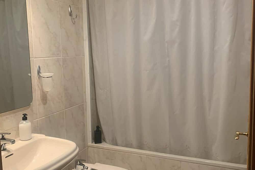 Entire apartment, Modern Apartment with Terrace and Pool in Jaca in Jaca, Spanish Pyrenees