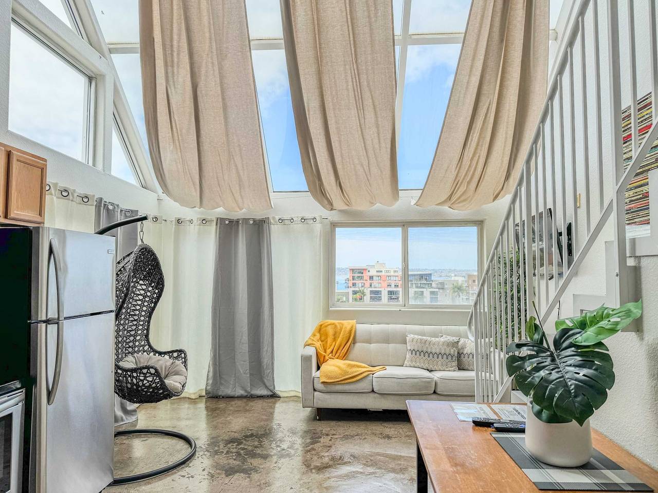 Entire apartment, 303 C Little Italy double balcony Loft  Parking in San Diego, San Diego County