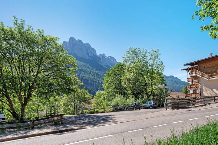 Appartement entier, Appartement 'Lella Stella Alpina' avec vue sur la montagne, balcon et Wi-Fi in Vigo di Fassa, San Giovanni di Fassa