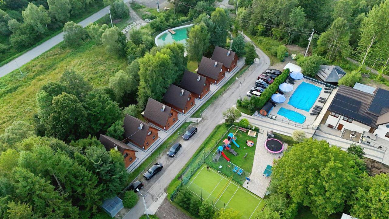 Ow "Domki Matiaszówka" z Podgrzewanymi Basenami, oczkiem wodnym, ogrodzonym placem zabaw i boiskiem in Karpaty (Polska)