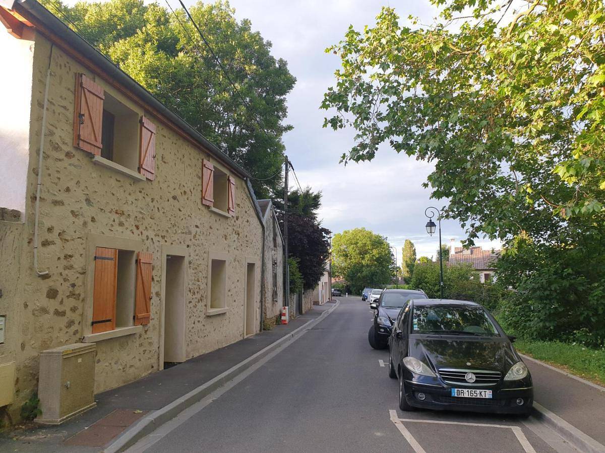 Four-Bedroom House in Les Clayes-sous-Bois, Yvelines