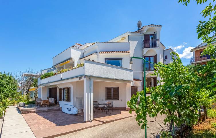 Apartament wakacyjny dla 3 osób, z Taras w Njivice