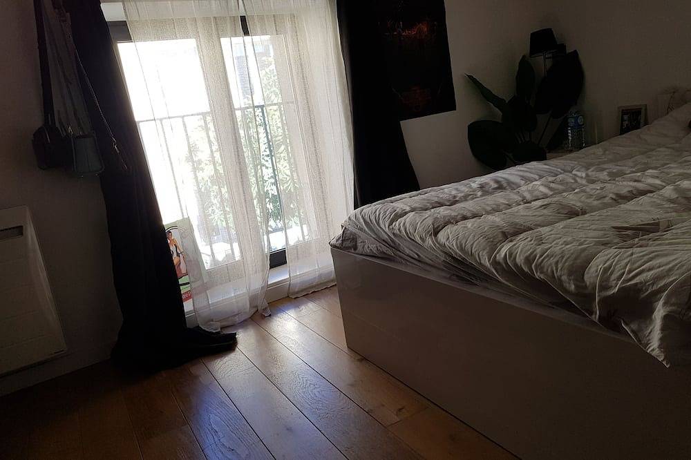 Character house located in a pretty village in Tavel, Nimes region
