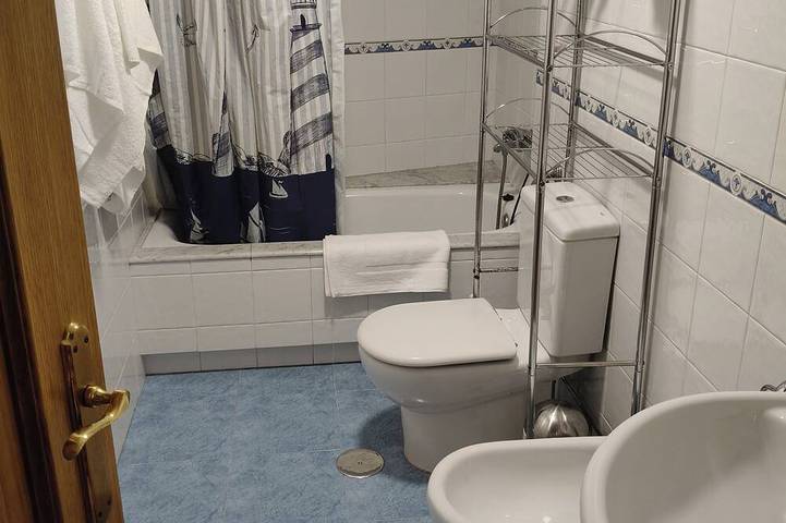 Ganze Wohnung, Apartment between beaches (next to Portonovo, Sanxenxo, O Grove and Cambados). in Dena, Meaño