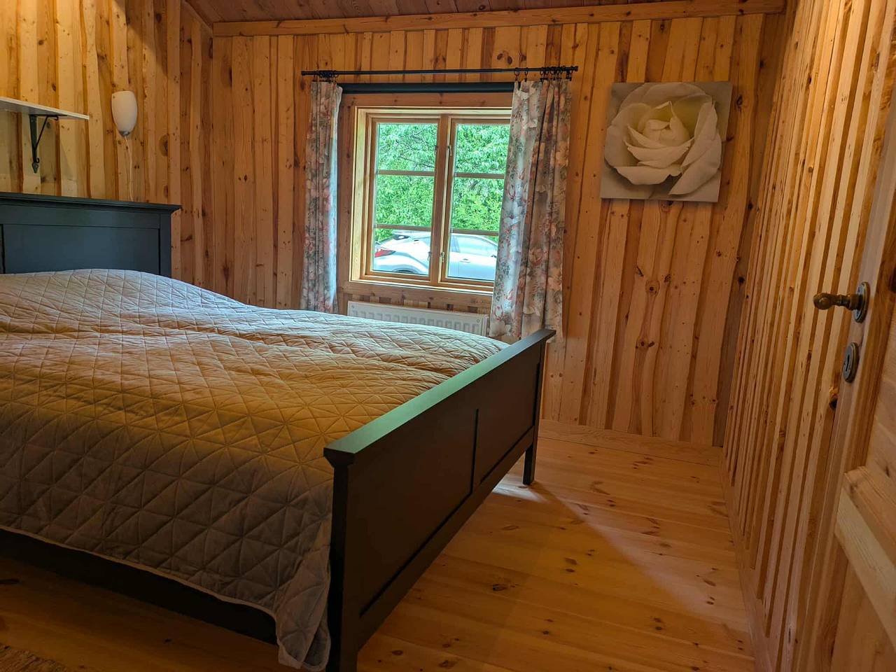 Naturschön gelegene Blockhütte 2025 erbaut mit Seeblick in Kinda, Östergötland