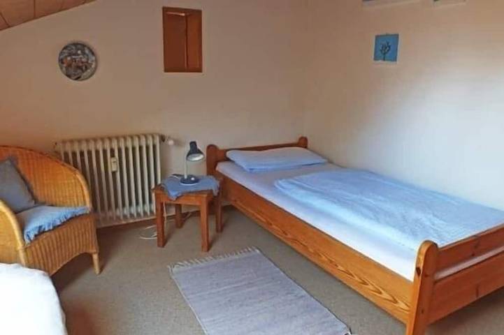 Entire apartment, Well-kept attic apartment with mountain views, free WiFi, TV, Chiemgau map, ... in Inzell, Bavarian Alps