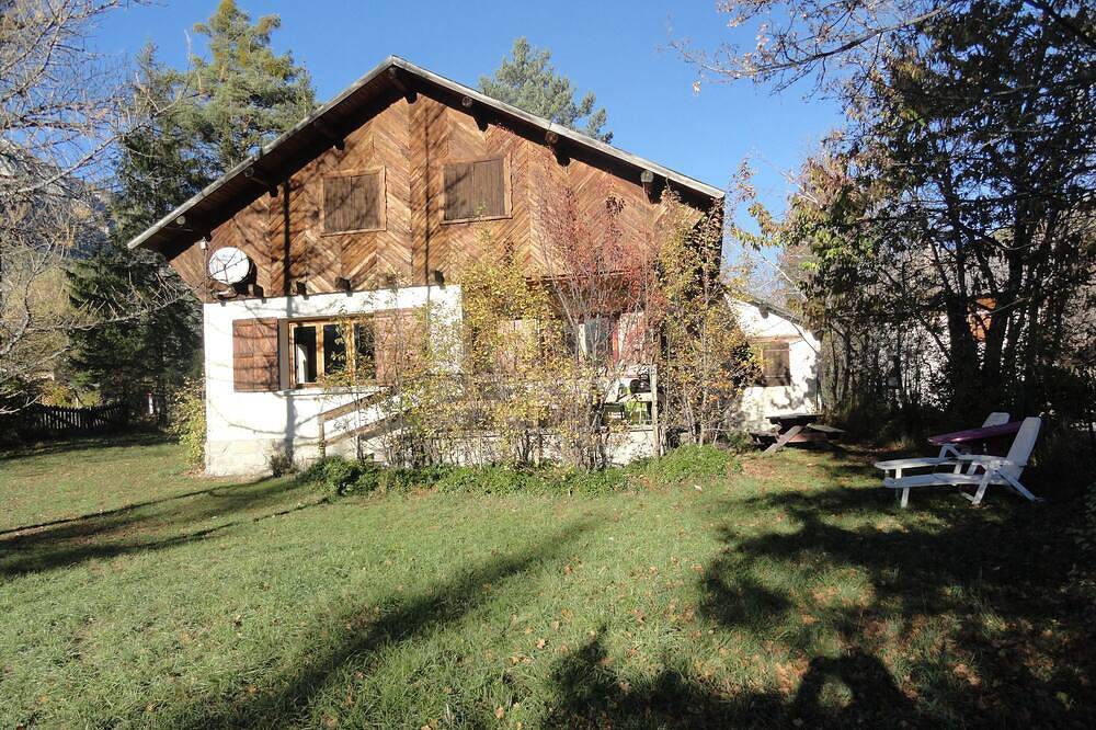 Attractive family chalet sleeps 10 to 12 in Val d'Allos in Villars-Colmars, Castellane und Umgebung