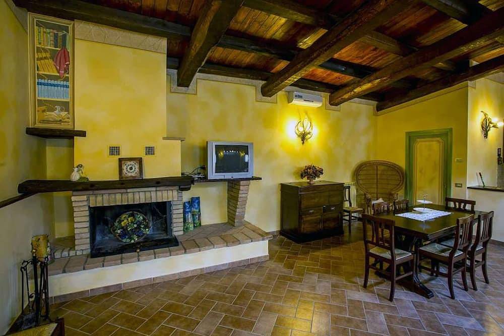 Mimosa Apartment in Bauernhaus mit Garten und Pool in Spoleto, Perugia Provinz