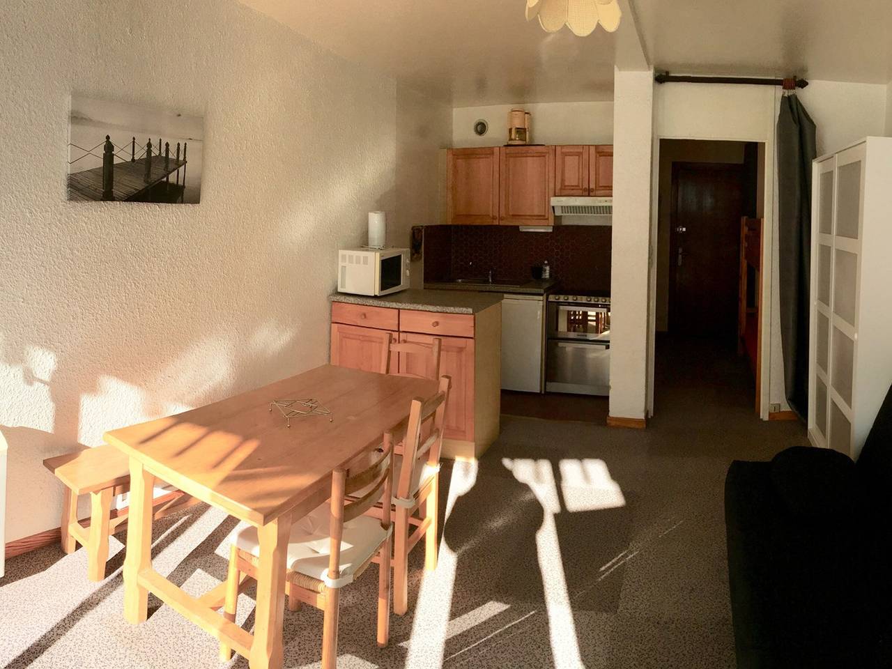Studio entier, Studio Pmr près des pistes avec coin montagne et balcon in La Salle-les-Alpes, Serre Chevalier