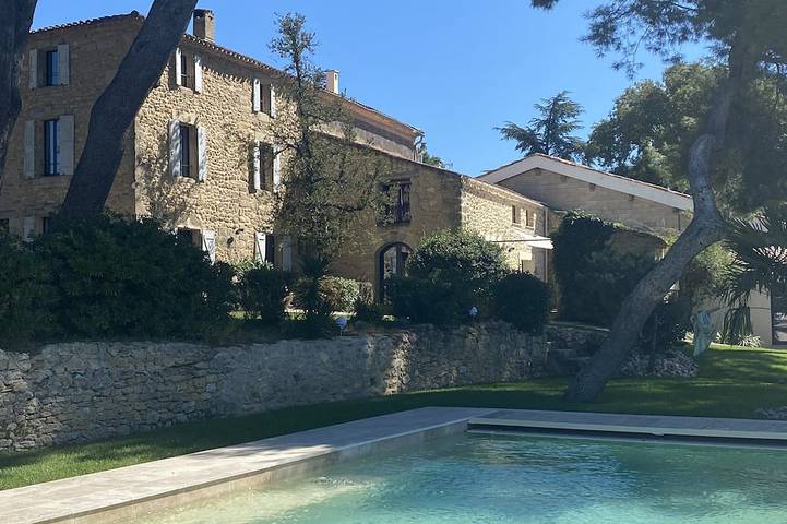 Gîte pour 16 personnes, avec jardin et terrasse à Tressan