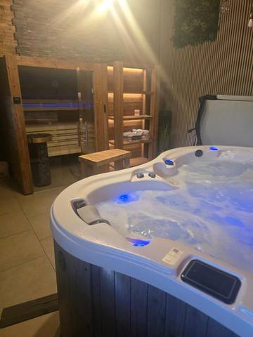 Ferienhaus für 3 Personen, mit Garten und Whirlpool sowie Pool und Sauna in Bayerischer Jura