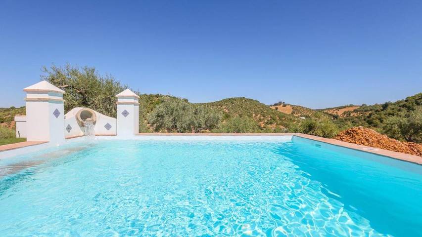 Casa rural para 8 personas, con Terraza y Piscina en Constantina