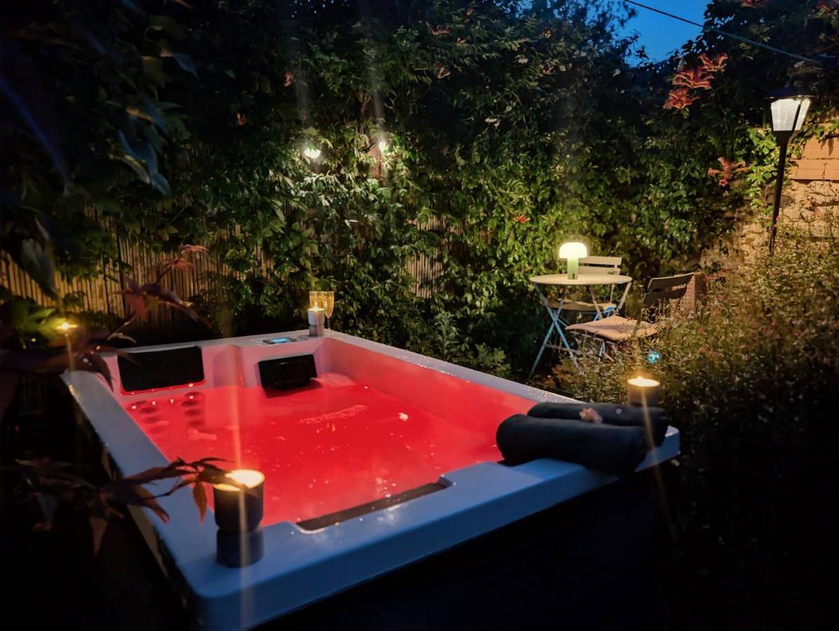 Escapade romantique tout inclus avec spa privatif proche canal du midi et Carcassonne in Pexiora, Région de Carcassonne