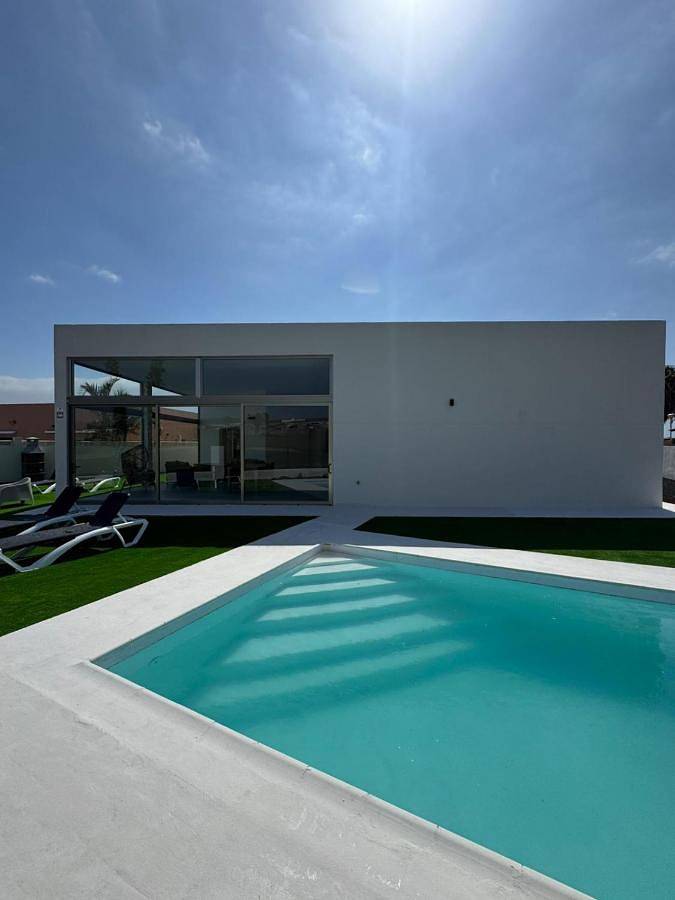 Chalet para 10 personas, con vistas además de jardín y piscina, Se admiten mascotas en Las Salinas
