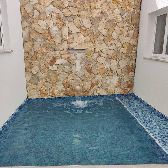 Chambre d’hôte pour 2 personnes, avec terrasse ainsi que jardin et piscine