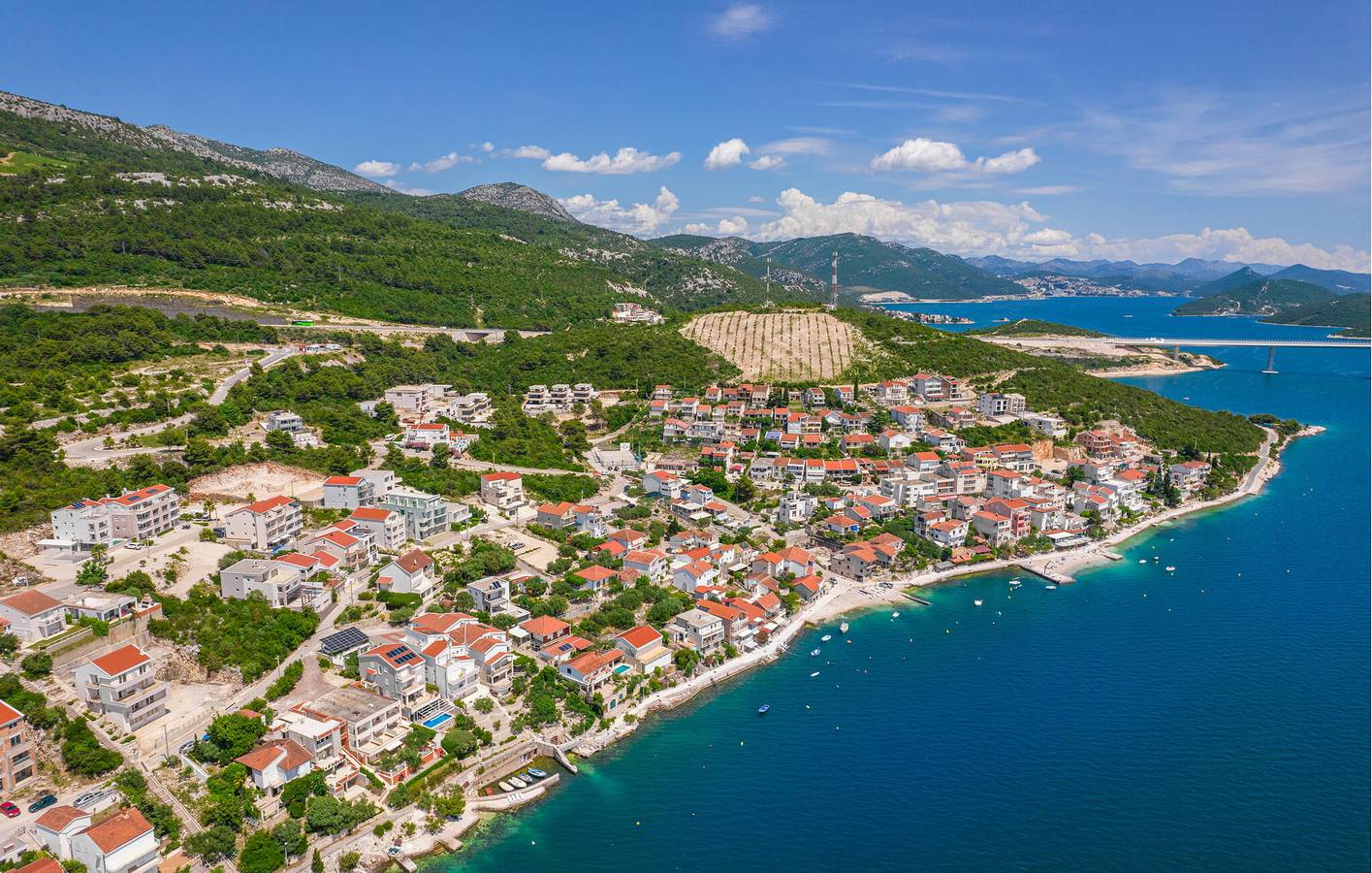 Gemütliche Ferienwohnung mit Meerblick, Pool und Terrasse – 2,5 km vom Strand entfernt in Komarna, Dubrovnik-Neretva