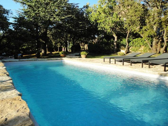 Chambre d’hôte pour 2 personnes, avec Terrasse ainsi que Jardin et Piscine dans Village de Gordes